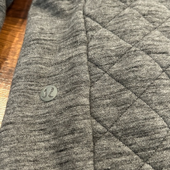 Lululemon Forever Warm Pullover Heather Dark Grey Quilted Size 2 - Picture 9 of 9
